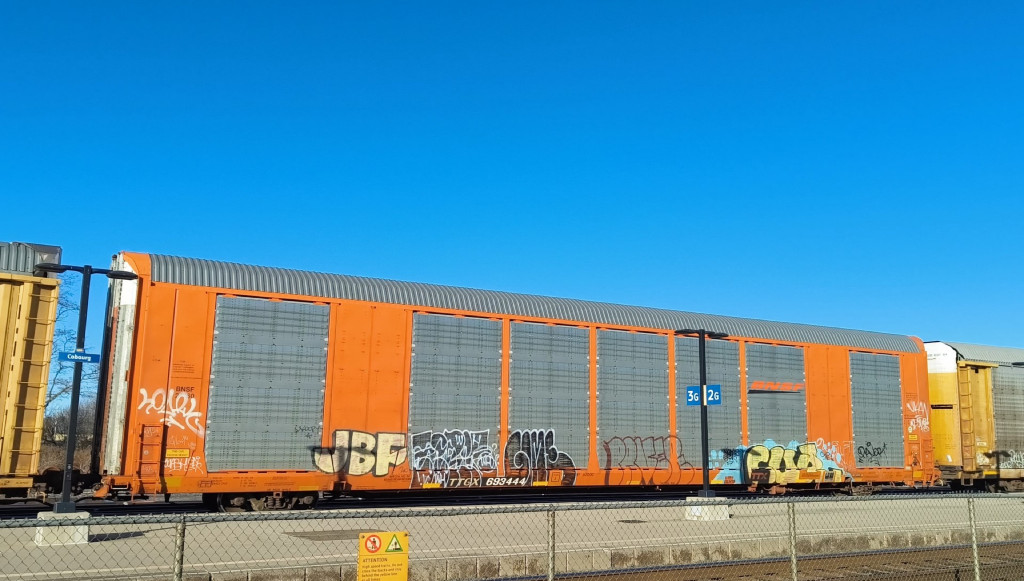 BNSF 27160 (Body) TTGX 693444 (Flat)